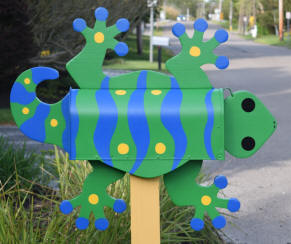 green and blue gecko mailbox